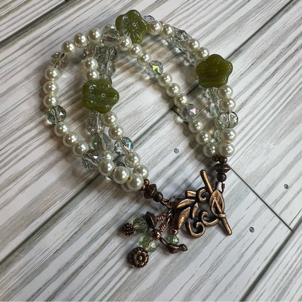 HM107- 7 3/4” Three strand pearl crystal bracelet